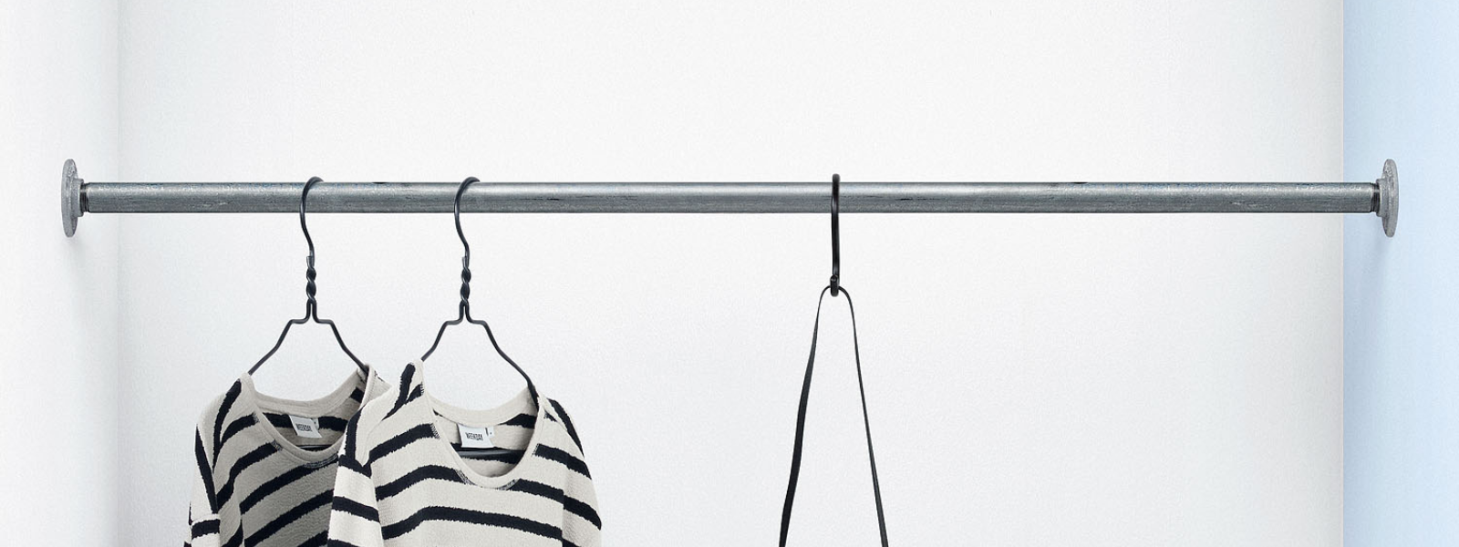 Inbyggda klädstänger