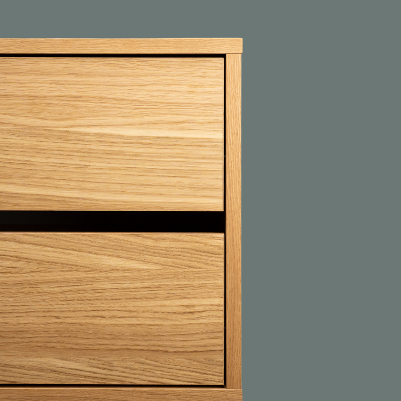 Frame Walk-In förvaringssystem med 3 sektioner och byrå - (2 stänger / 1 stång + 1 byrå / 2  stänger)